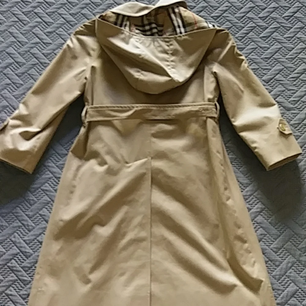 Burberry Burberry's childs kids trench coat 7-8 years 122cm unisex